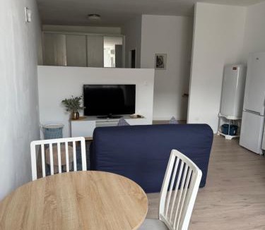 Grans Apartment | La Casa Grans - Appartement plein sud avec balcon
