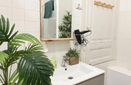 Trignac Apartment | La Casa Mexico - Parking privé gratuit & terrasse