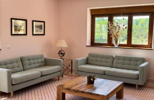 Sasamon House | La Casa Rosa