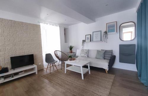 Opoul-Perillos House | La Casa Rosa