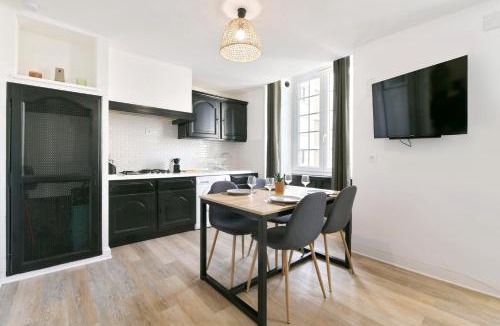 Laval Apartment | La Casa - Wifi - 500m centre-ville