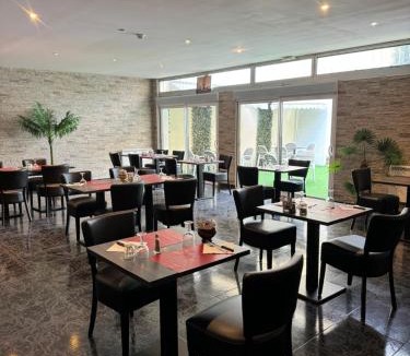 Onet-le-Chateau Hotel | La Cascade