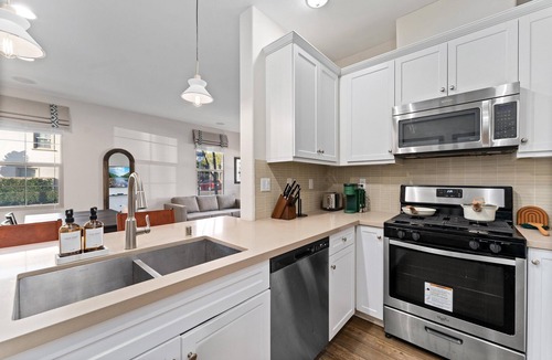 Anaheim Colony Historic District House | La Casita - 31+ Day Stay - Centrally Located in Anaheim Colony Historic District