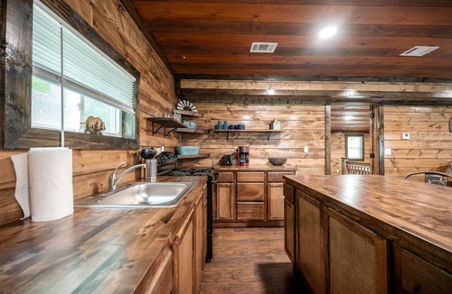 Hochatown Cabin | La Casita - 8 Acres w/Creek