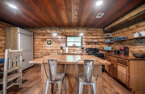 Hochatown Cabin | La Casita - 8 Acres w/Creek