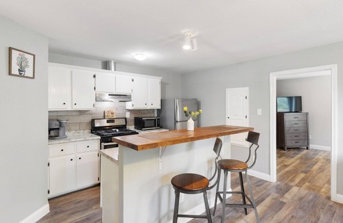 Buda Cottage | La Casita - Cozy Stay w/yard and Fast Wi-Fi
