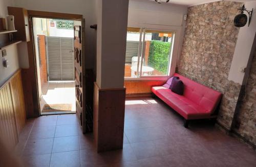 Premia de Mar House | La casita de Pe Beach