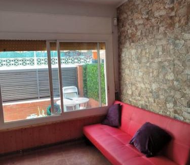 Premia de Mar House | La casita de Pe Beach
