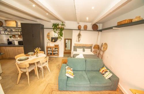 Borgonya House | La casita del patio