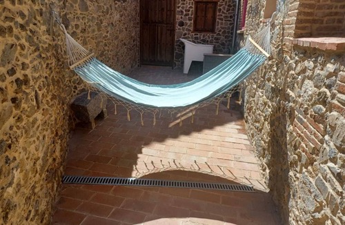 Castillo de Bayuela House | La Casita De Albino