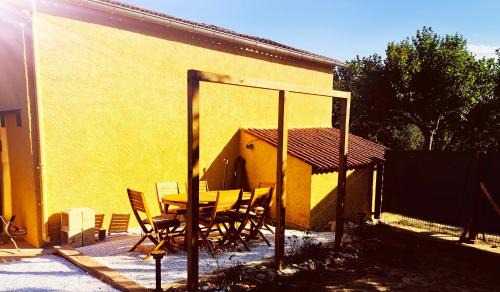 Ongles Villa | La casita