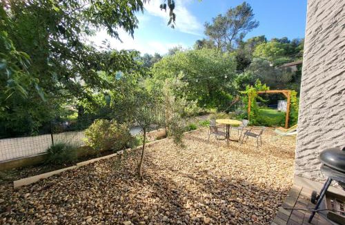 Saint-Etienne-du-Gres Apartment | La Casita