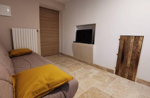 Saint-Etienne-du-Gres Apartment | La Casita