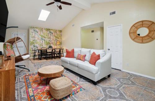 Euless House | La Casita - Pool, Patio, Pacman!