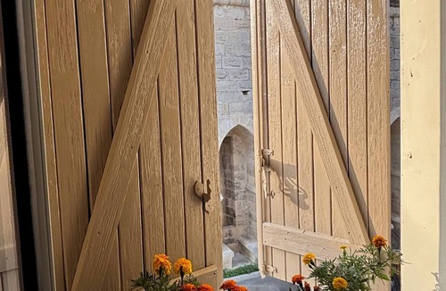 Aigues-Mortes Bed & Breakfast | La CAVALIERE, Breakfast room included. SOL en CIEL house