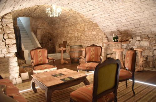 Verdun Apartment | La Cave Secrète