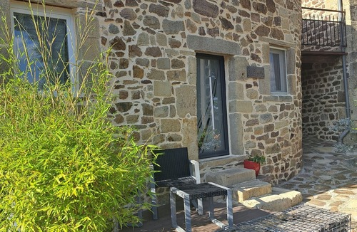 Recoules-Previnquieres Cottage | La Cazette: unusual romantic suite with private spa