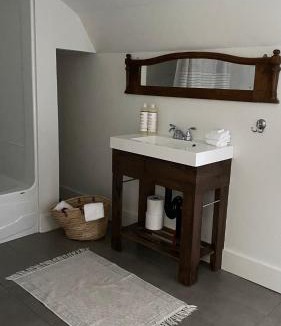 Stanbridge East Hotel | La Cecil House