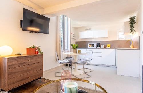 Fabron Apartment | La Chaise Bleue