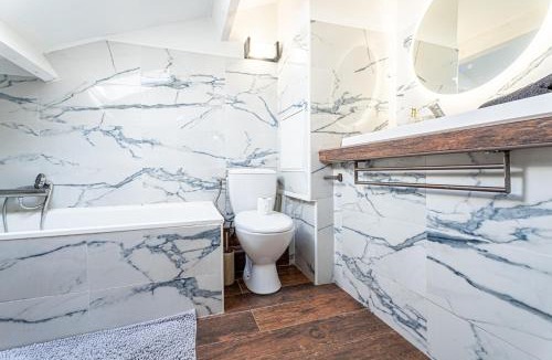 Fabron Apartment | La Chaise Bleue