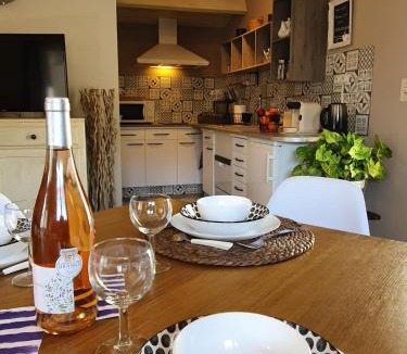 Lapalud House | LA CHAMADE maison de village climatisée