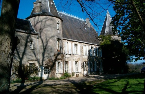 Lugon-et-l'ile-du-Carney Bed & Breakfast | La chambre de la Tour