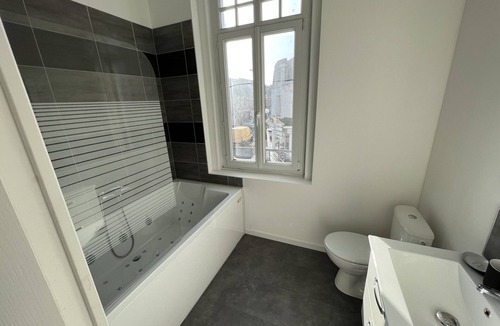Lievin Apartment | La Chambre Balnéo - 2P downtown Liévin