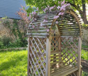 Montfort-le-Gesnois Bed & Breakfast | la chambre d'Andrea