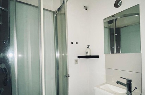 Corbie Apartment | La chambre de corbie