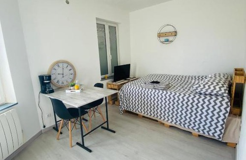 Corbie Apartment | La chambre de corbie