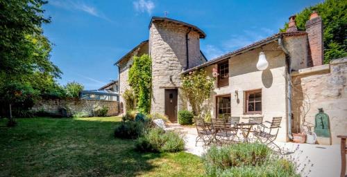 Moussais-la-Bataille Bed & Breakfast | La chambre de la tour