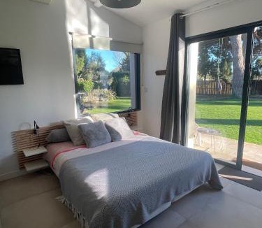 Castelnau-le-Lez House | La chambre de Laura