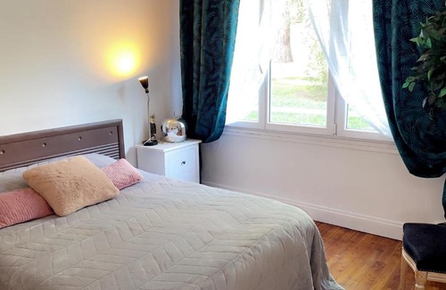 Chatou Bed & Breakfast | La chambre de Lou