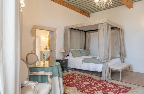 Rochemaure Bed & Breakfast | La chambre des Remparts Romantique