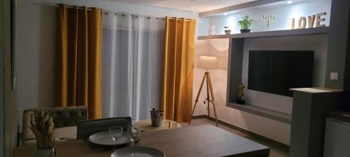 Bages Hotel | La chambre des tentations , love room avec jacuzzi
