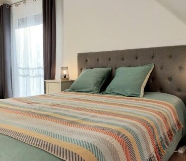 Cuvergnon House | La Chambre du Valois