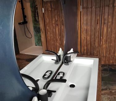 Rougefay Bed & Breakfast | La Chambre Du Village