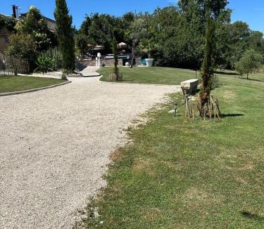 Saint-Laurent-du-Bois Bed & Breakfast | La chambre l'Eucalyptus