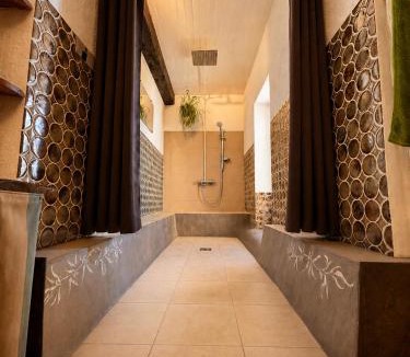 Crastes Bed & Breakfast | La chambre la Tricherie