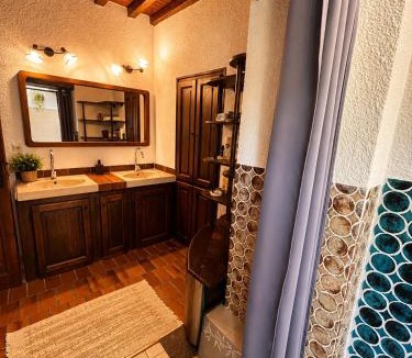 Crastes Bed & Breakfast | La chambre la Tricherie