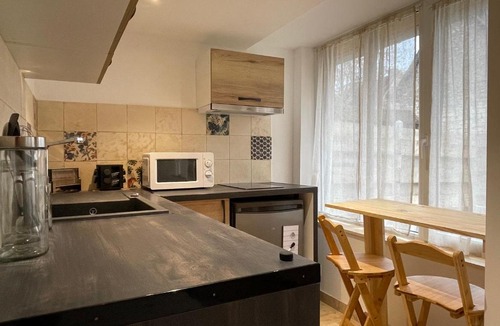 Bois-Jerome-Saint-Ouen House | La chapelle de Monet - logis Eglantine