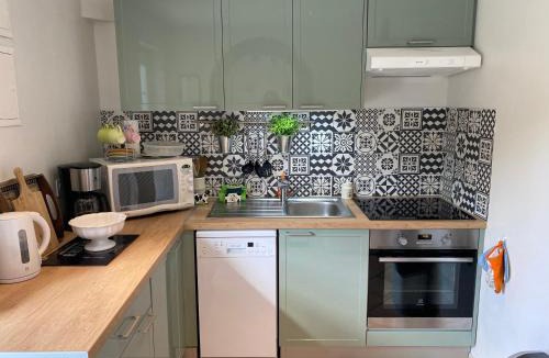 Canouville House | La charetterie