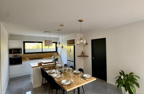 Charmes-sur-Rhone Villa | La Charmésienne - Modern villa with pool