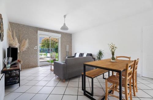 Saint-Meloir-des-Ondes House | La Charmeuse