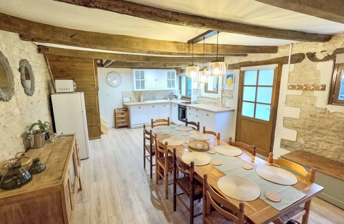 Chaunay House | La Charronnière: Les Écuries