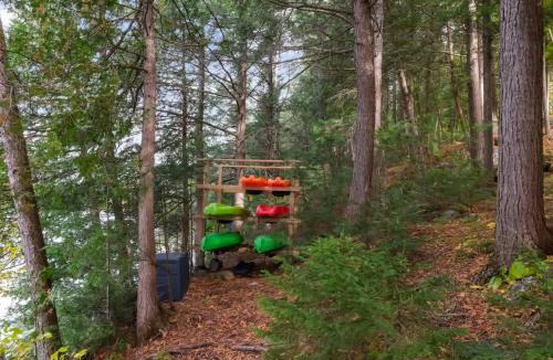 Val-des-Monts House | La Chataigne - Wilderness waterfront escape