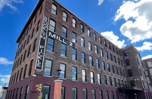 Utica Apartment | La Chateau at 505