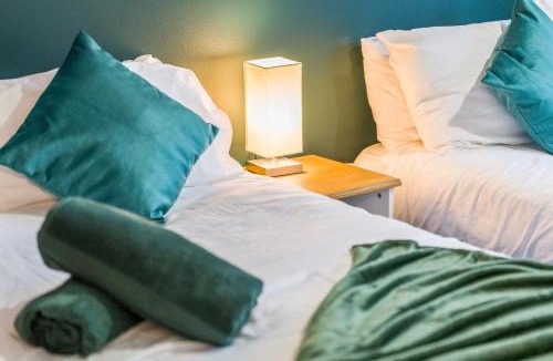 The Westside Apartment | La Chateau De Vert