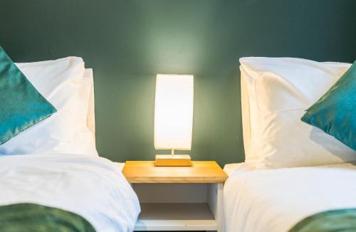 The Westside Apartment | La Chateau De Vert