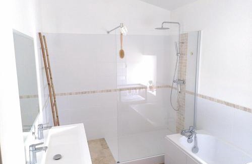 Saint Cyr du Doret House | La Chaume Gite Le Roseau Étoilé